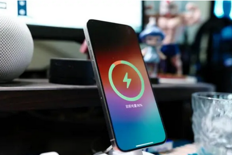 宁洱苹果15换屏服务分享用什么充电器给iPhone15充电更好 